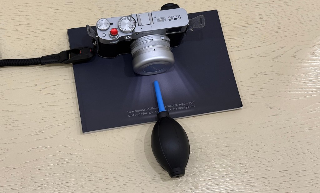 Повітряна груша для чищення фотокамери і оптики